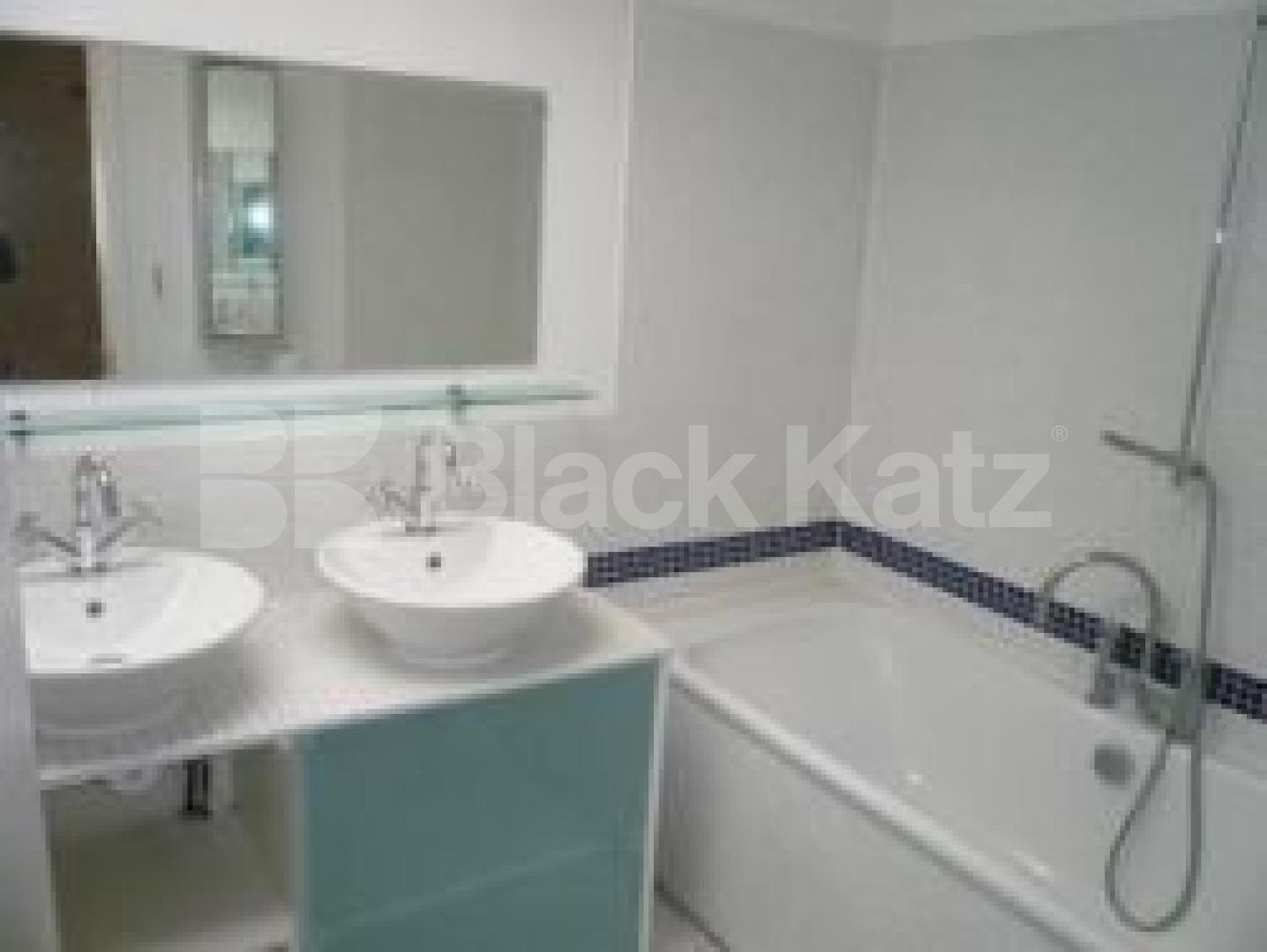 			GREAT LOCATION!!!, 3 Bedroom, 1 bath, 1 reception Flat			 Muswell Ave, MUSWELL HILL N10